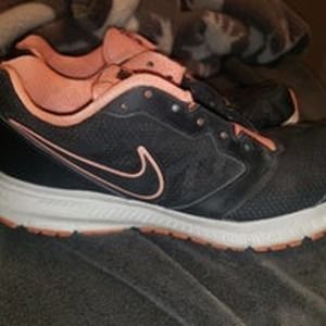 womens Nike shoes size 9.5 black and coral